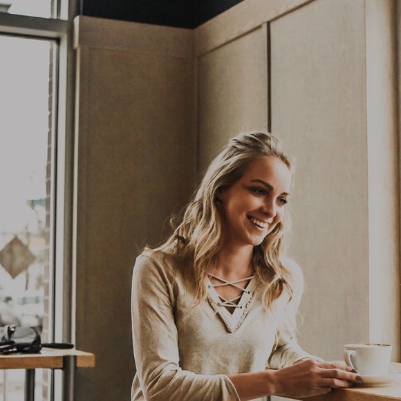 Meet your Posher, Demi - Picture 7 of 8